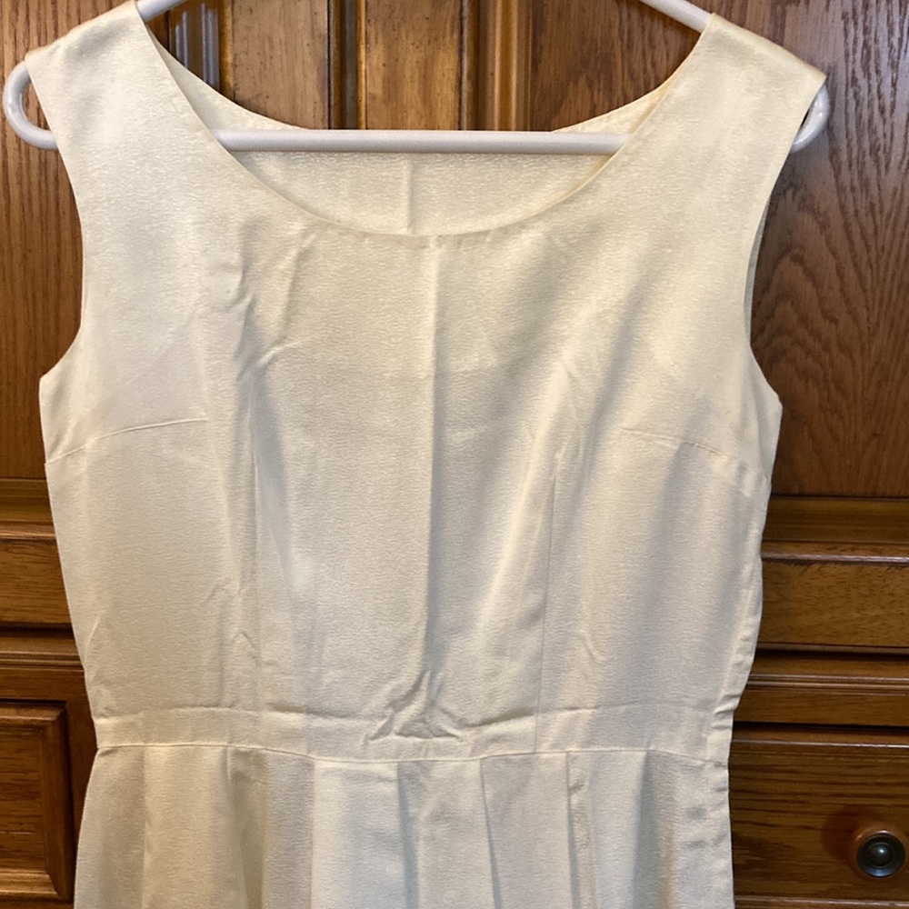Handmade 1960’s Wedding gown. Mint condition. Worn 1 time. No stains or flaws. - Picture 3 of 16